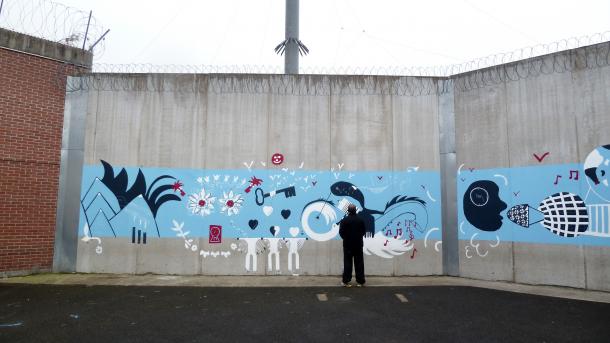 France: Villepinte, la prison où l`on confie les clés aux détenus